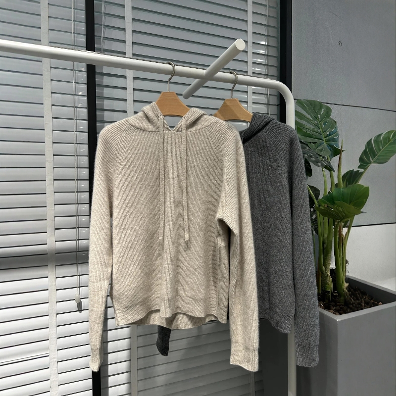 灰色套头抽绳连帽羊毛针织衫女