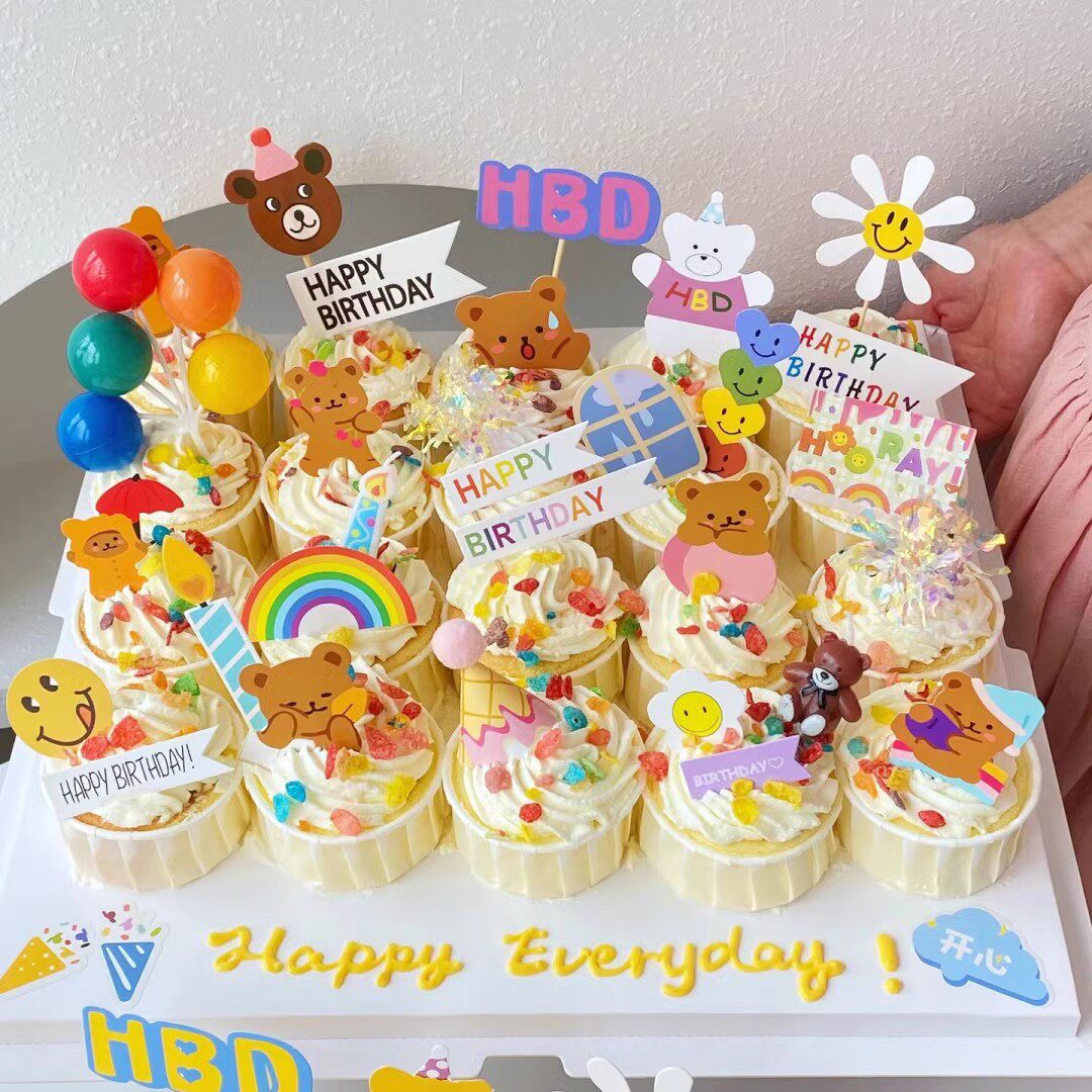幼儿园纸杯蛋糕装饰ins卡通可爱小熊插牌毕业季班级杯子蛋糕插件