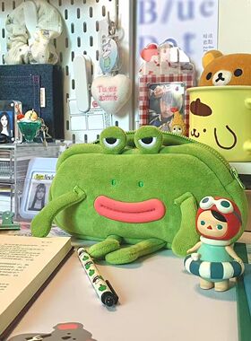 创意趣味搞怪大嘴青蛙毛绒笔袋学生大容量丑萌文具袋周桌面收纳包
