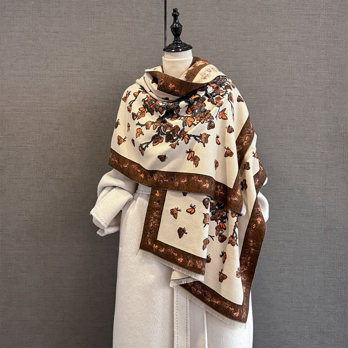 2025年秋冬季新款韩版百搭仿羊绒围巾女枯树蝴蝶印花保暖围脖披肩