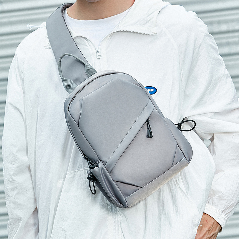 男士胸包休闲简约单肩斜挎包多功能潮牌斜背包小包潮流邮差包男包