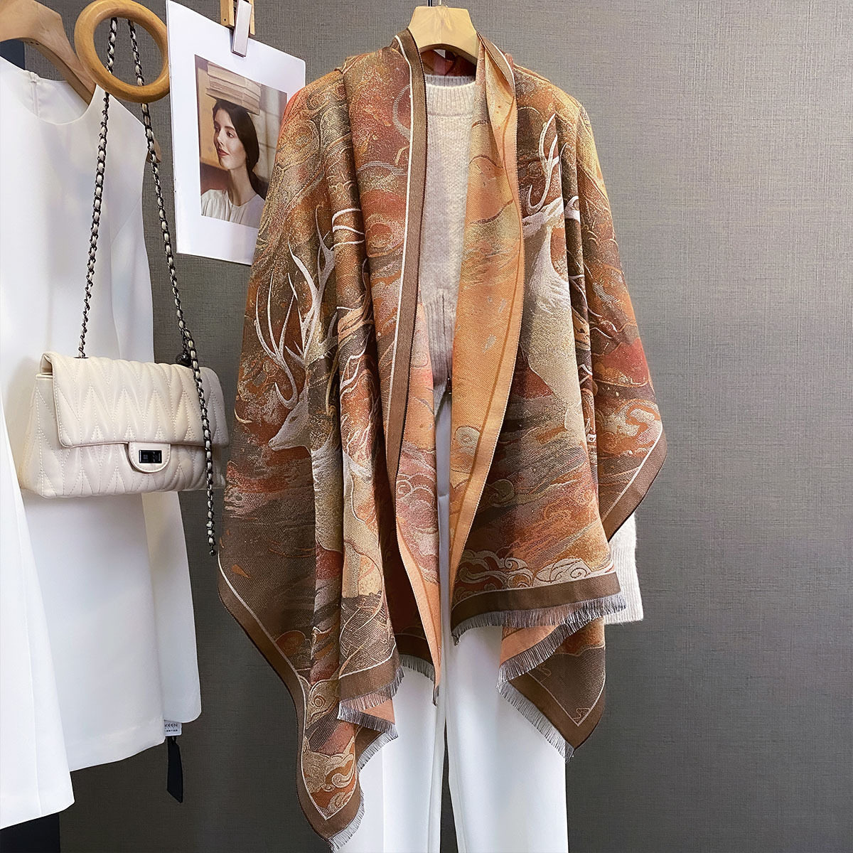 2025新款中古风梅花鹿提花围巾秋季高端气质复古披肩旅游外搭围脖