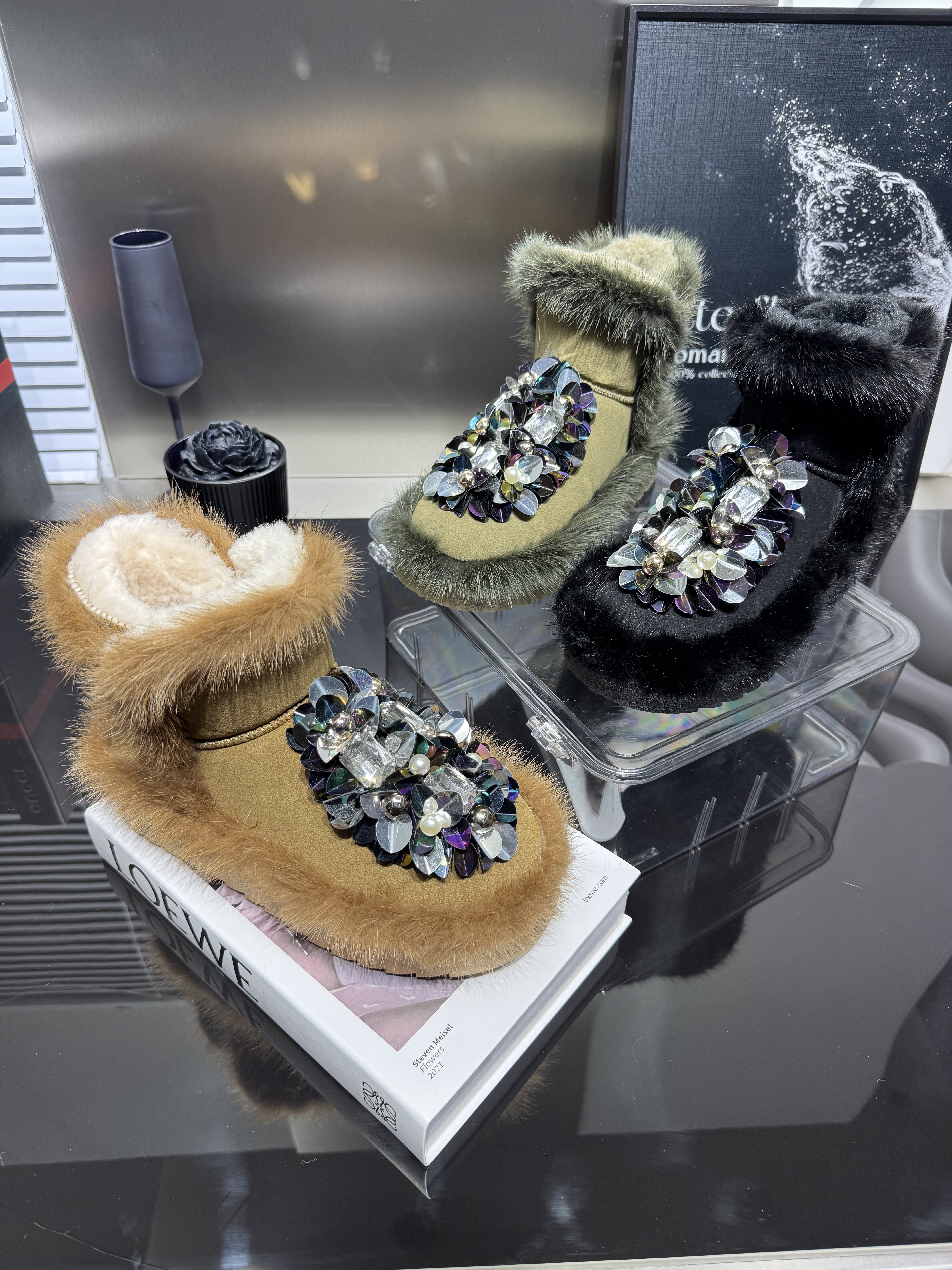 2025新款水钻厚绒雪地靴女厚底中筒皮毛一体保暖时尚棉鞋