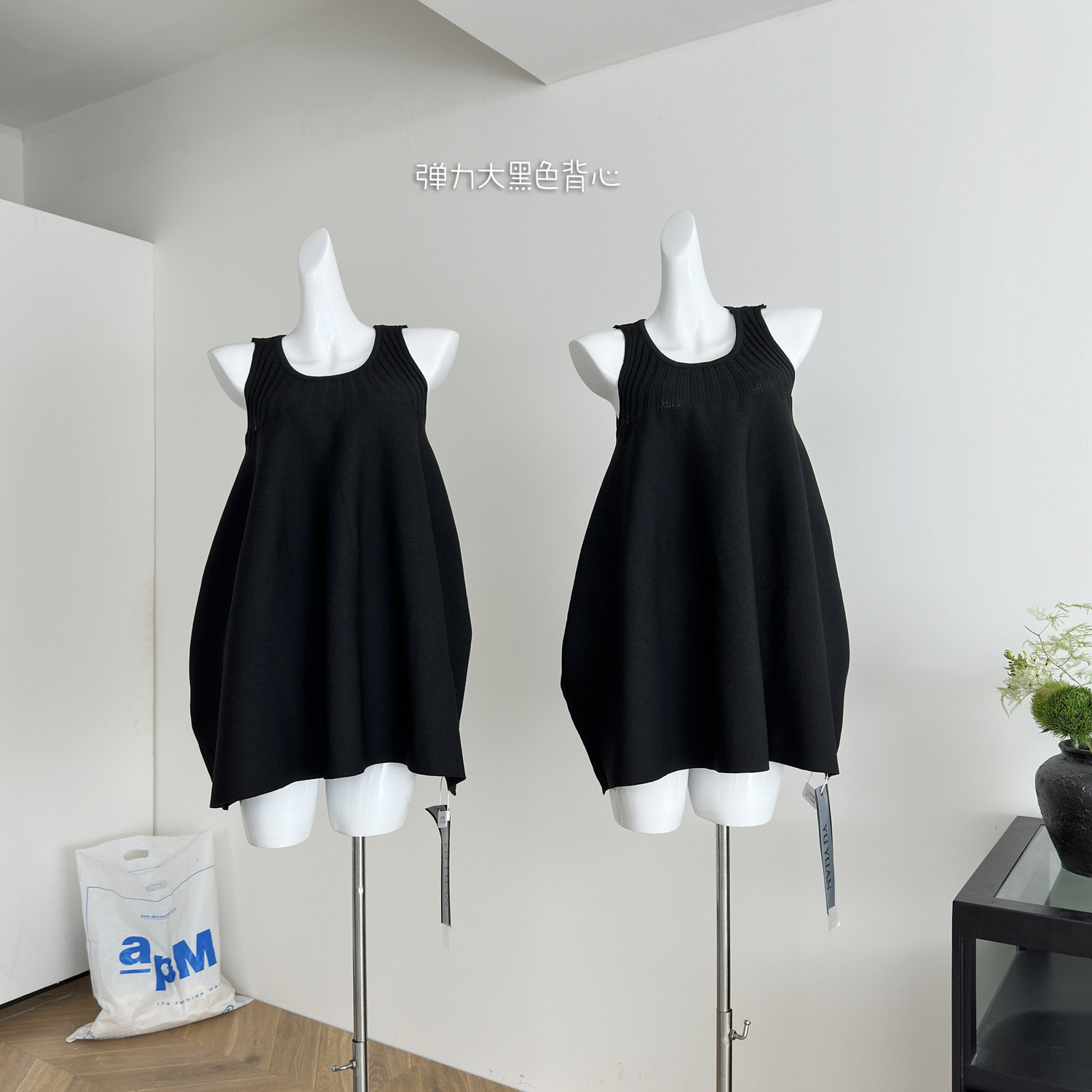Lizy李子怡 店主私服一体机制做面料弹力大黑色背心