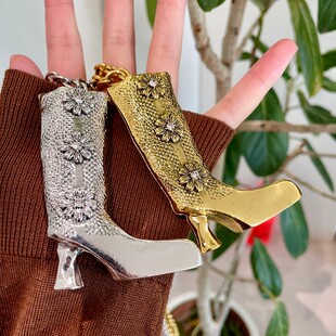 金属长筒靴项链女菊花点缀小众设计秋冬复古时尚鞋子吊坠毛衣链潮