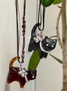 卡通可爱树脂珍珠小猫吊坠毛衣链个性猫咪虎眼石串珠高级感项链女