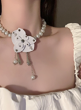 蝴蝶兰法式复古不规则珍珠皮质