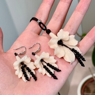 ins博主同款色白立体花朵吊坠耳环串珠流苏毛衣链小众项链配饰女