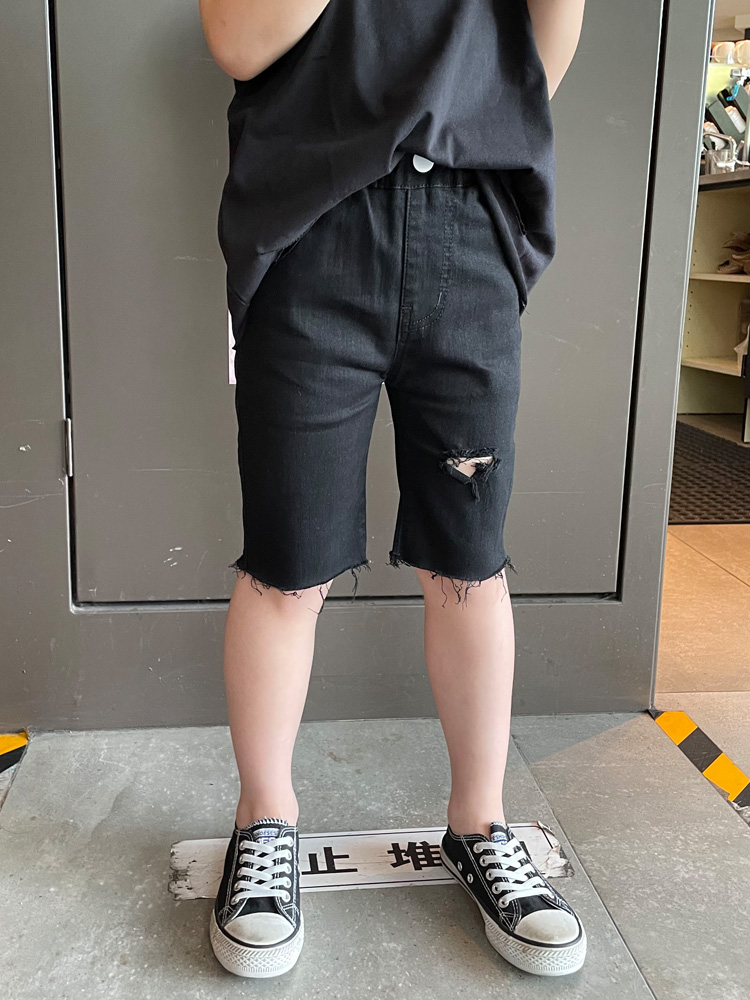 儿童牛仔破洞短裤黑色薄2025夏新款简约小脚修身宝宝男童五分裤子