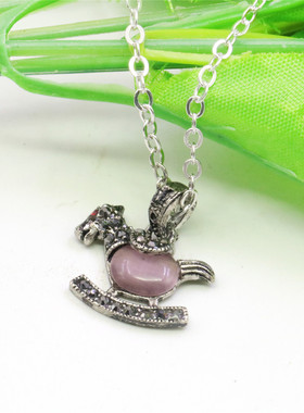 油菜花摇摇马猫眼石合金女粉项链