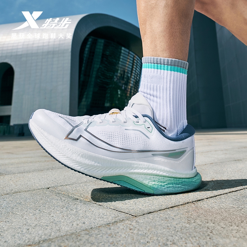 特步两千公里PLUS减震耐磨跑步鞋