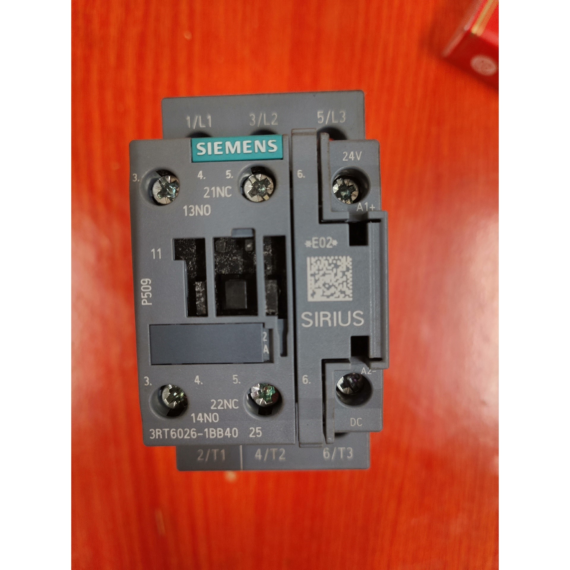 3rt6026-1bb40接触器,线圈电压dc24v,