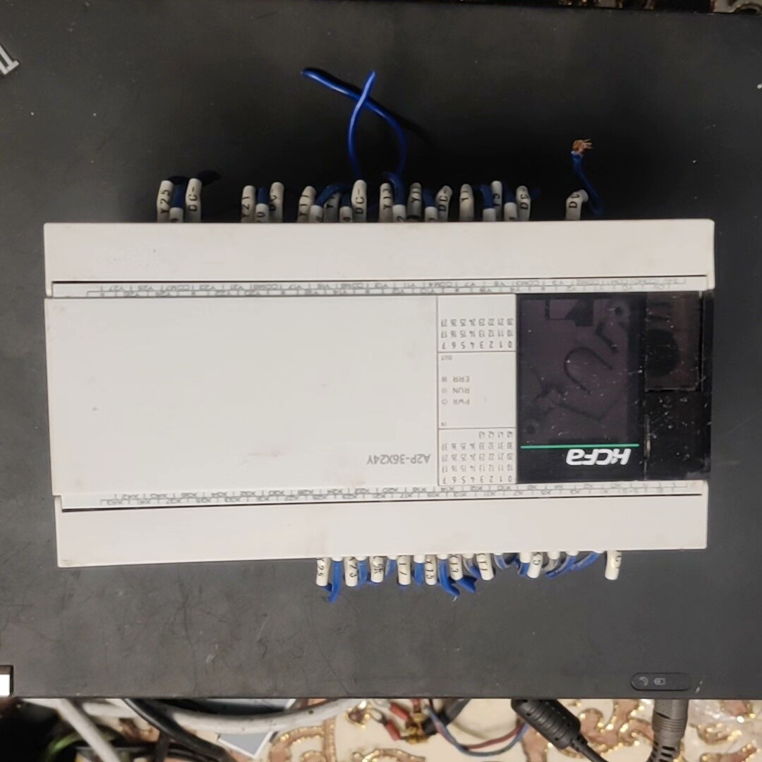 UE43-2MF3D2  24VDC/AC  6024894