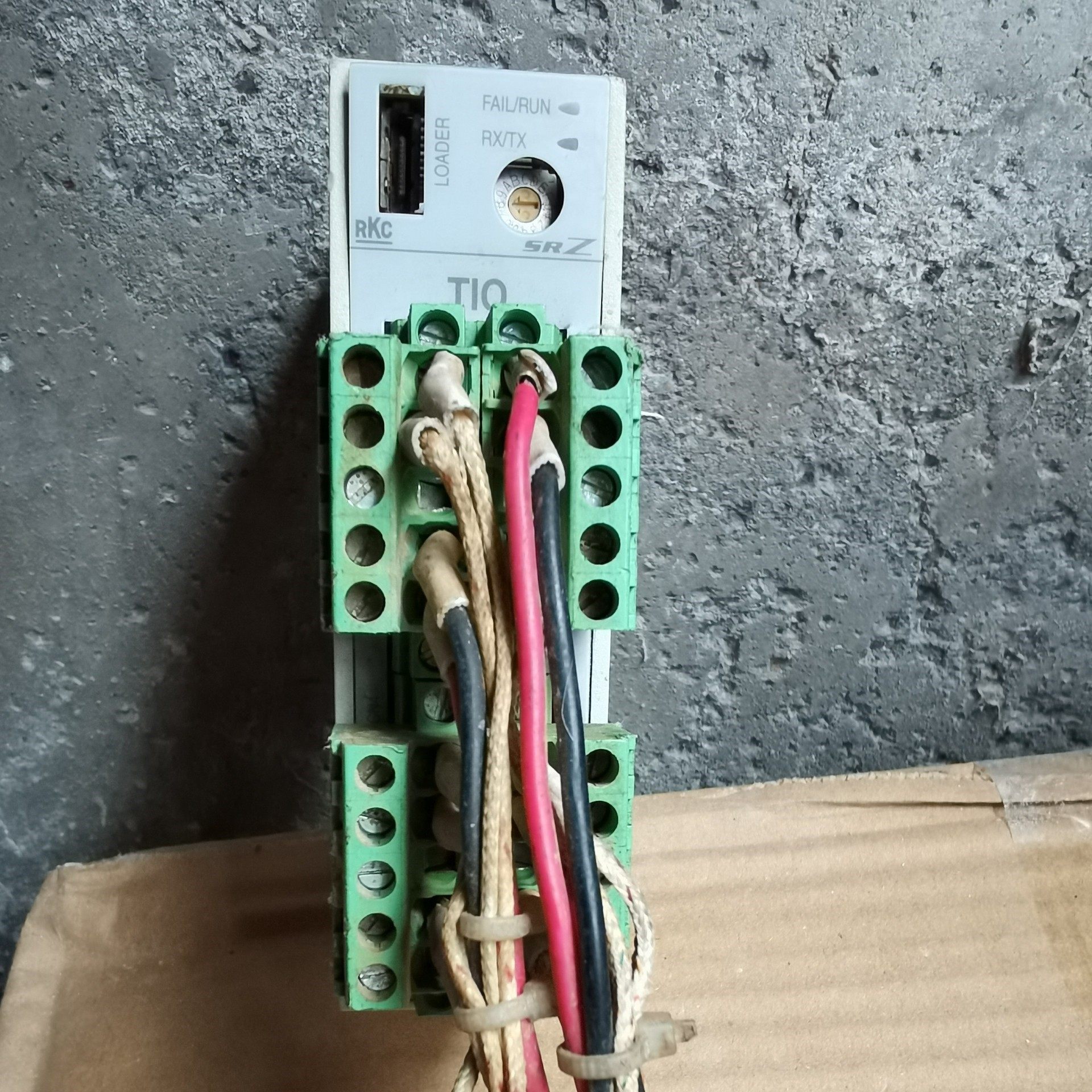 驱动器型号:HS100M2-AA,看不出来牌子了,1.5kw