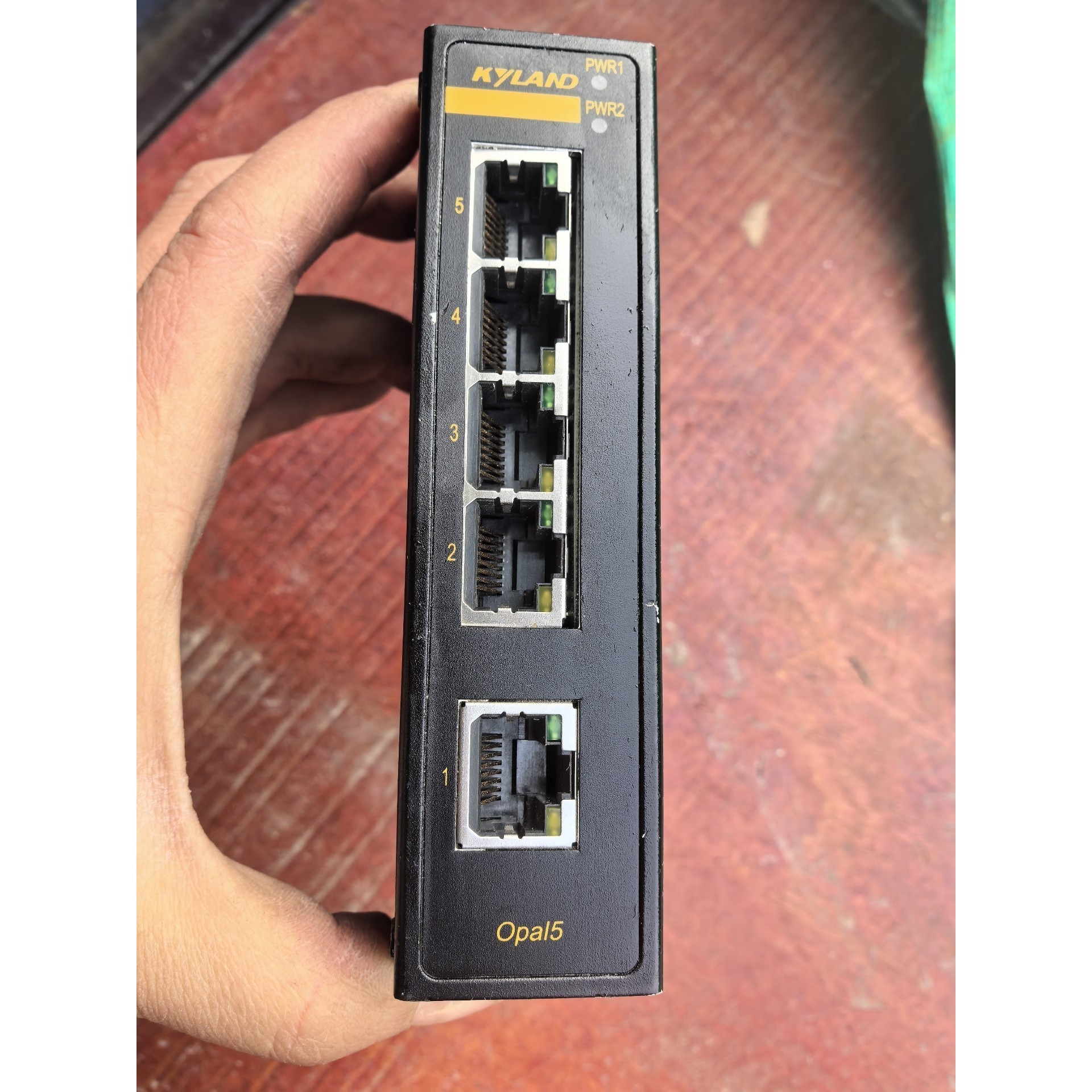 五台LYL东土工业交换机Opal5-5T-LV-LV,