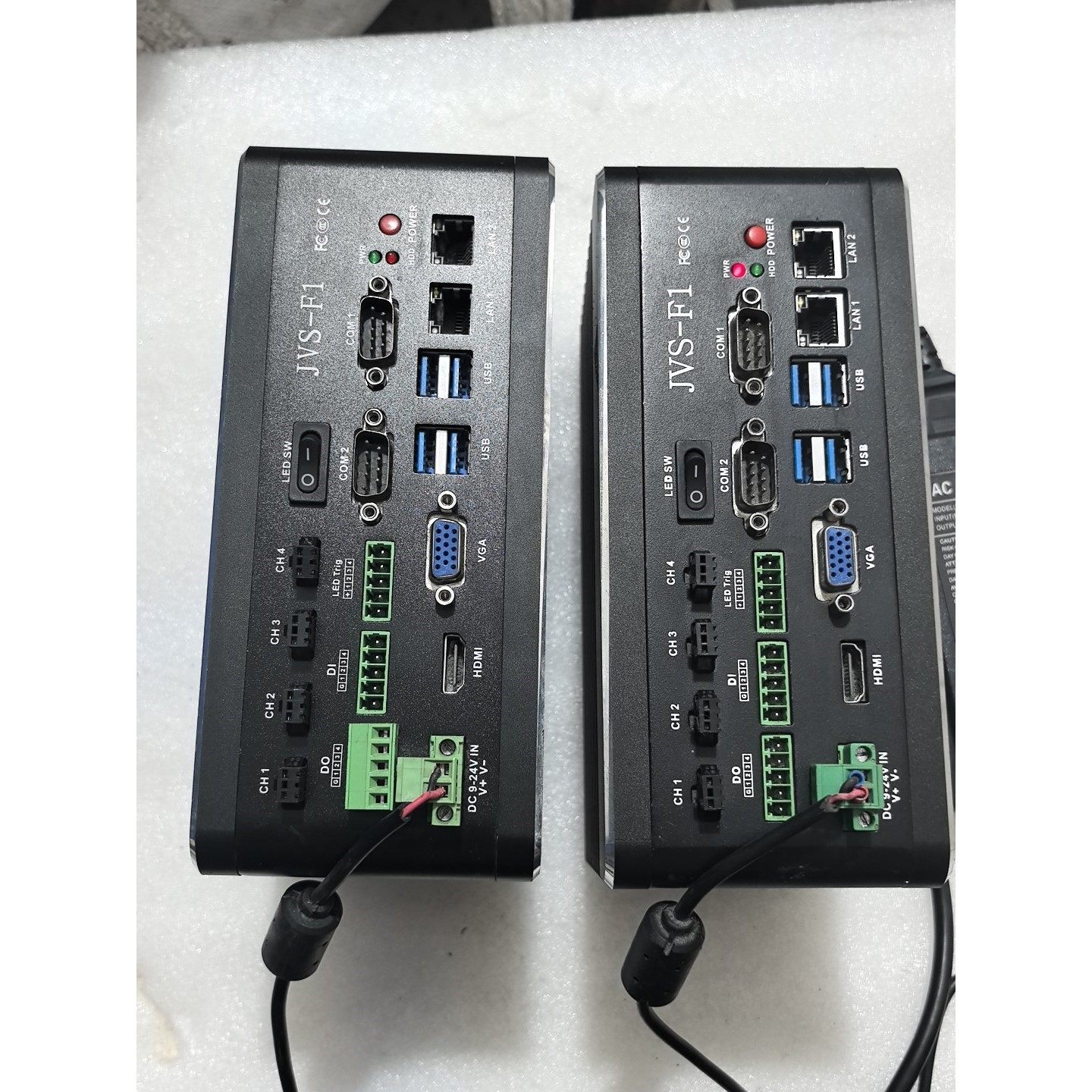 JVS-F1工控机2台,带原装电源适配器,接口齐全,有HDM