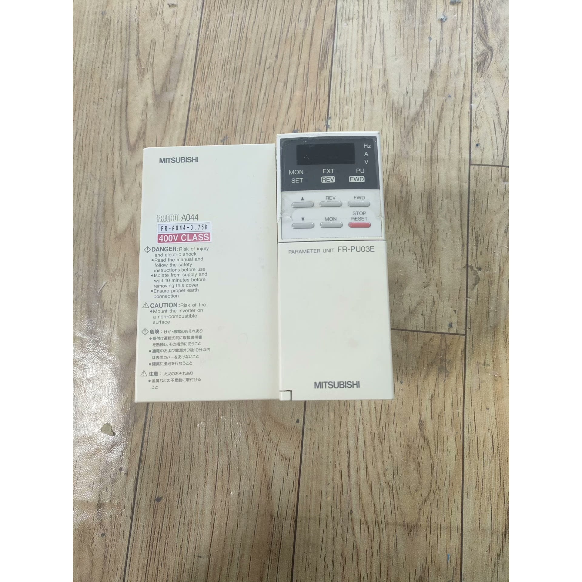 变频器FR-A044-0.75K,380V三相电,功率0