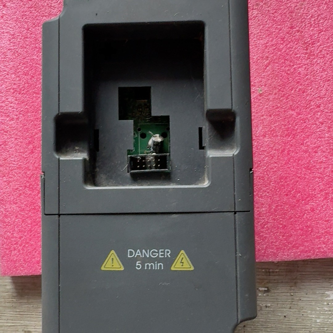 AD200-2R2G-T4-B变频器,输入AC380V,输出