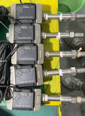 基恩士电磁数字流量传感器FD-M10CAY配约3米线,