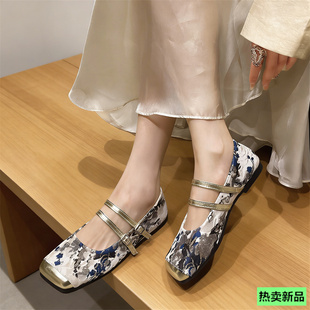 国风单鞋女款2026春季新款爆款刺绣新中式平底低跟玛丽珍鞋汉服鞋