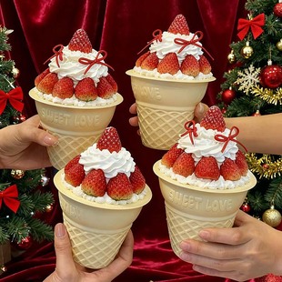 网红圣诞草莓冰淇淋甜筒杯圣诞草莓蛋糕装扮吸塑盒冰淇淋甜筒盒