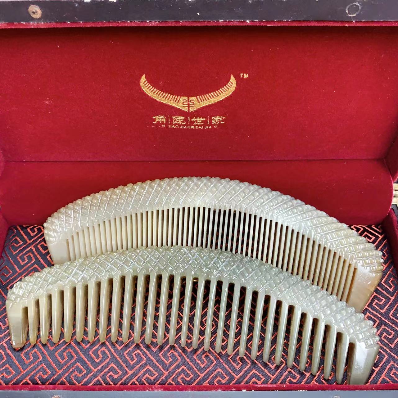 精品雕花月梳加厚正宗天然牦牛角防静电家用洗头按摩梳礼盒装20cm