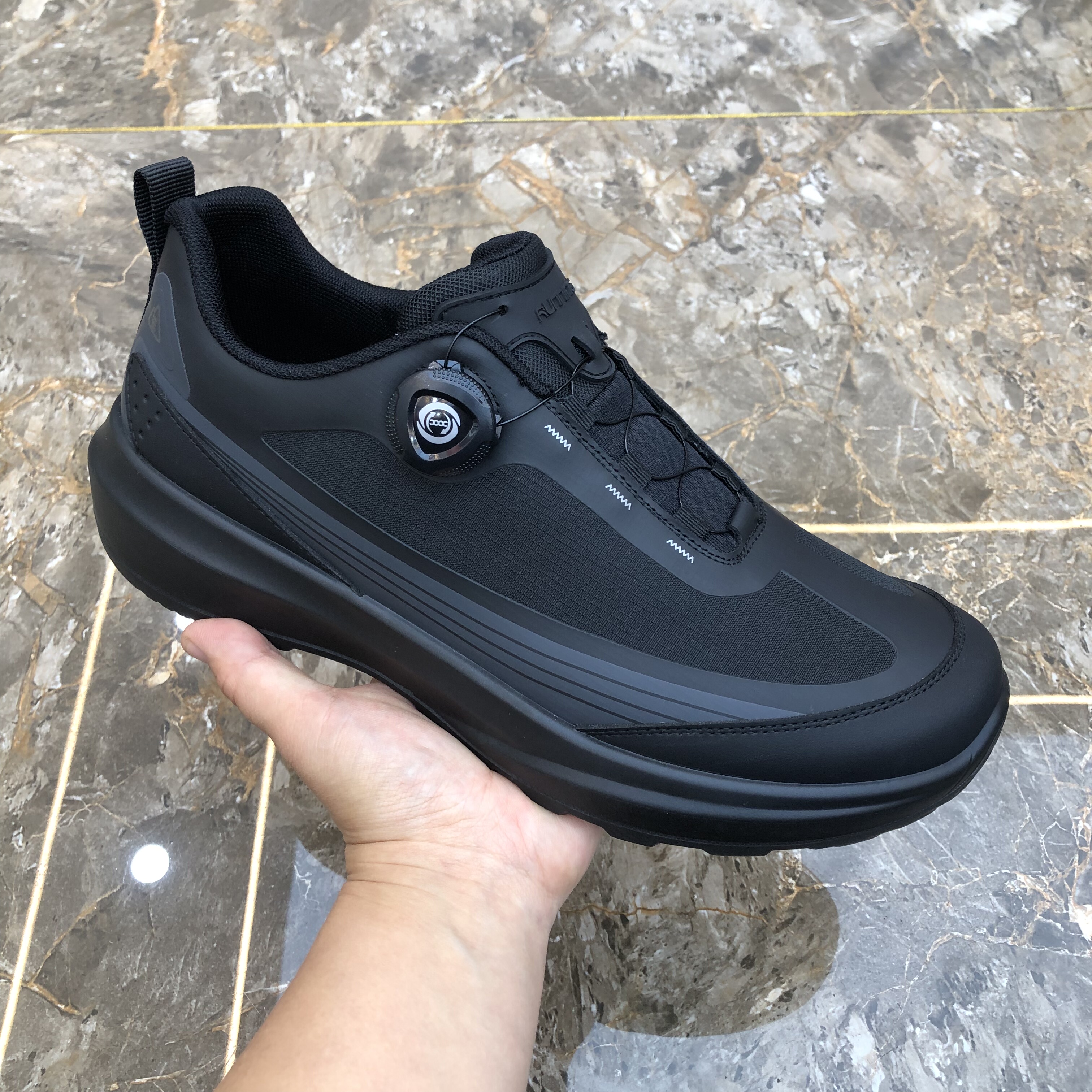 2026高端黑色男鞋百搭新款透气纽扣软底户外运动鞋轻便休闲鞋加棉