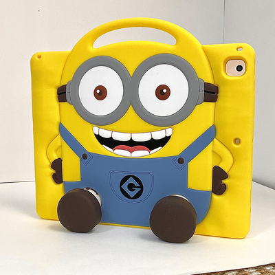 卡通小黄人iPad11保护套A16伸缩支架Air2345硅胶pro11平板壳iPad10带笔槽10.2寸第九代9防摔A1566适用6代软壳