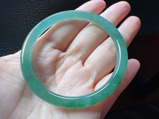 6.8 天然翡翠A货冰绿飘花圆条 无纹裂 56圈 6.7