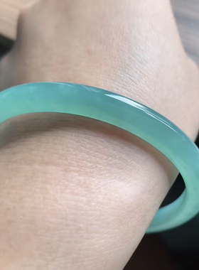 天然翡翠A货浅绿色危料手镯，60-61圈，60.9-6.8-6.1，25.39g