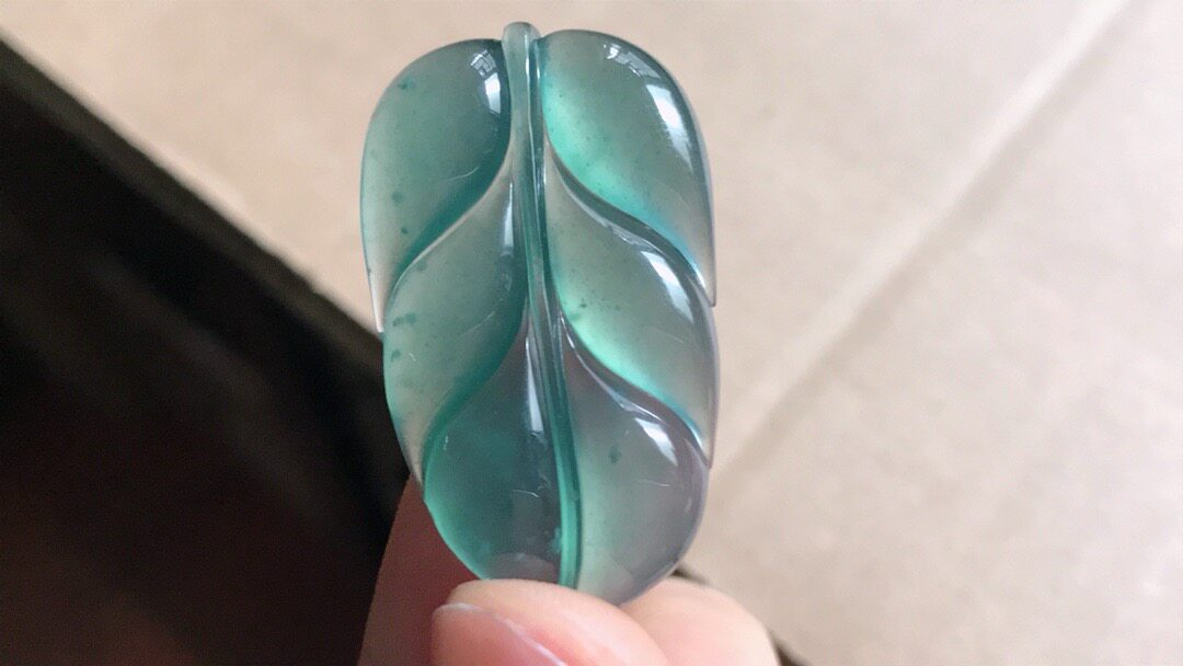 天然翡翠A货冰湖绿大叶子,34.2-20.2-4.4,5.98g