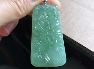 18k金镶嵌扣头 缅甸天然翡翠A货冰绿龙牌 6.6 16.80g