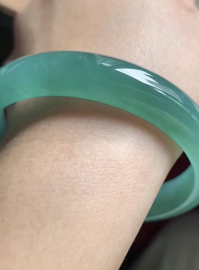 天然翡翠A货冰湖水蓝正圈，58-59圈，58.2-11.9-6.8，45.31g