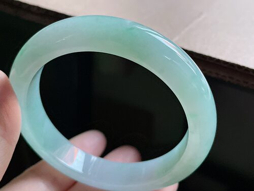 缅甸天然翡翠A货冰晴飘绿正圈尺寸，58.2-12.5-8.8，63.32g