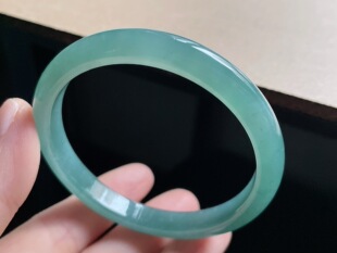 天然翡翠A货浅色正圈手镯，54-55圈，54.8-8.2-6.0，28.10g