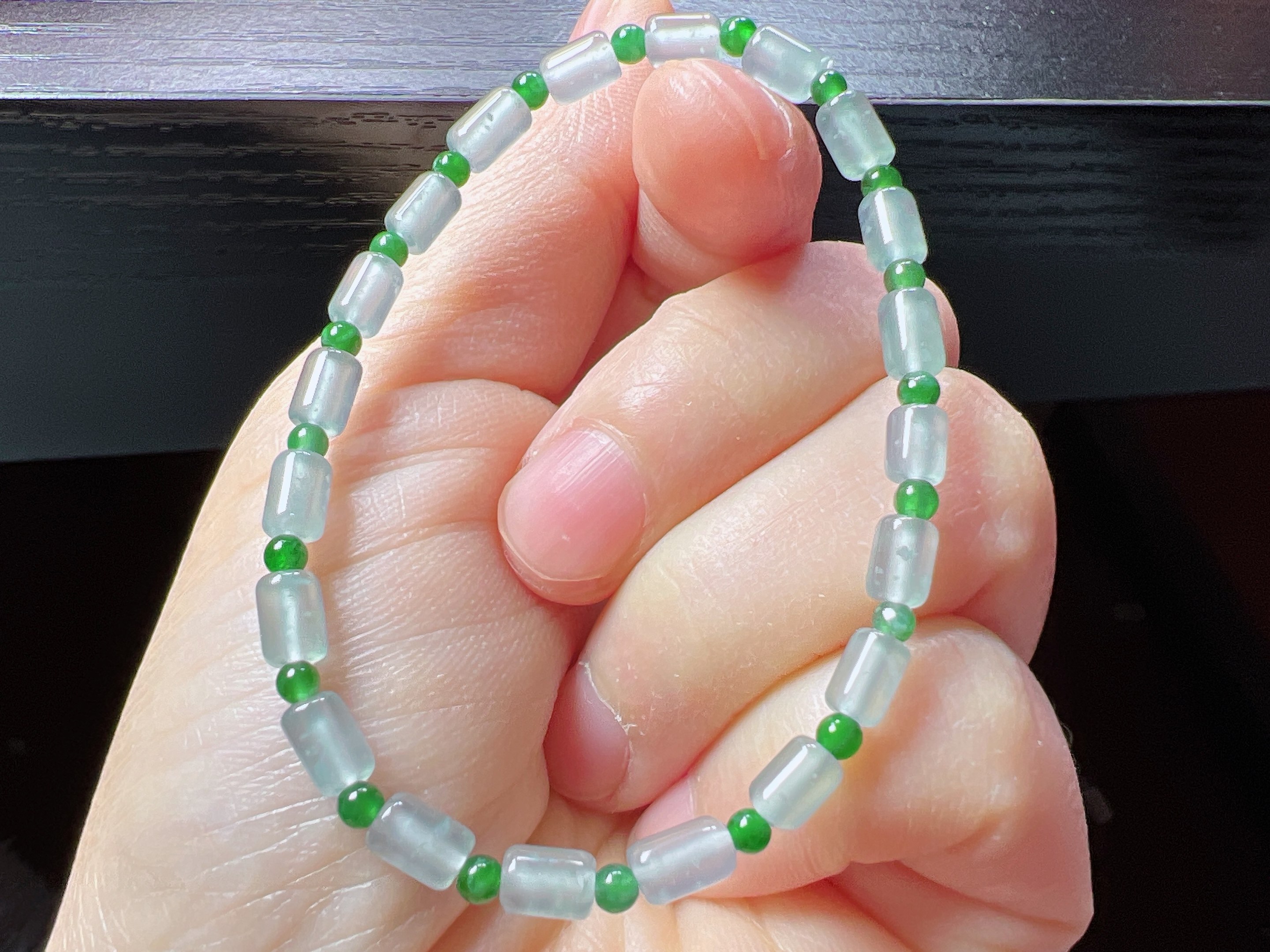天然翡翠A货高冰淡蓝桶珠手链，搭配几颗阳绿珠，种水好，色阳,珠宝/钻石/翡翠,手链/手串,淘宝优惠券,粉丝福利购,淘宝优惠卷