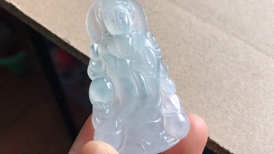 缅甸天然翡翠A货冰润站观音，60.4-32.2-5.1，17.86g