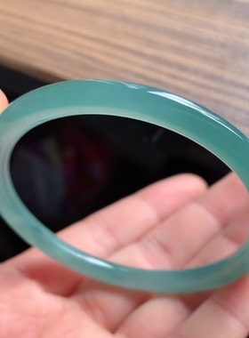 天然翡翠A货晴水小圆条，54-55圈，无纹裂，54-5.9-5.9，17.06g