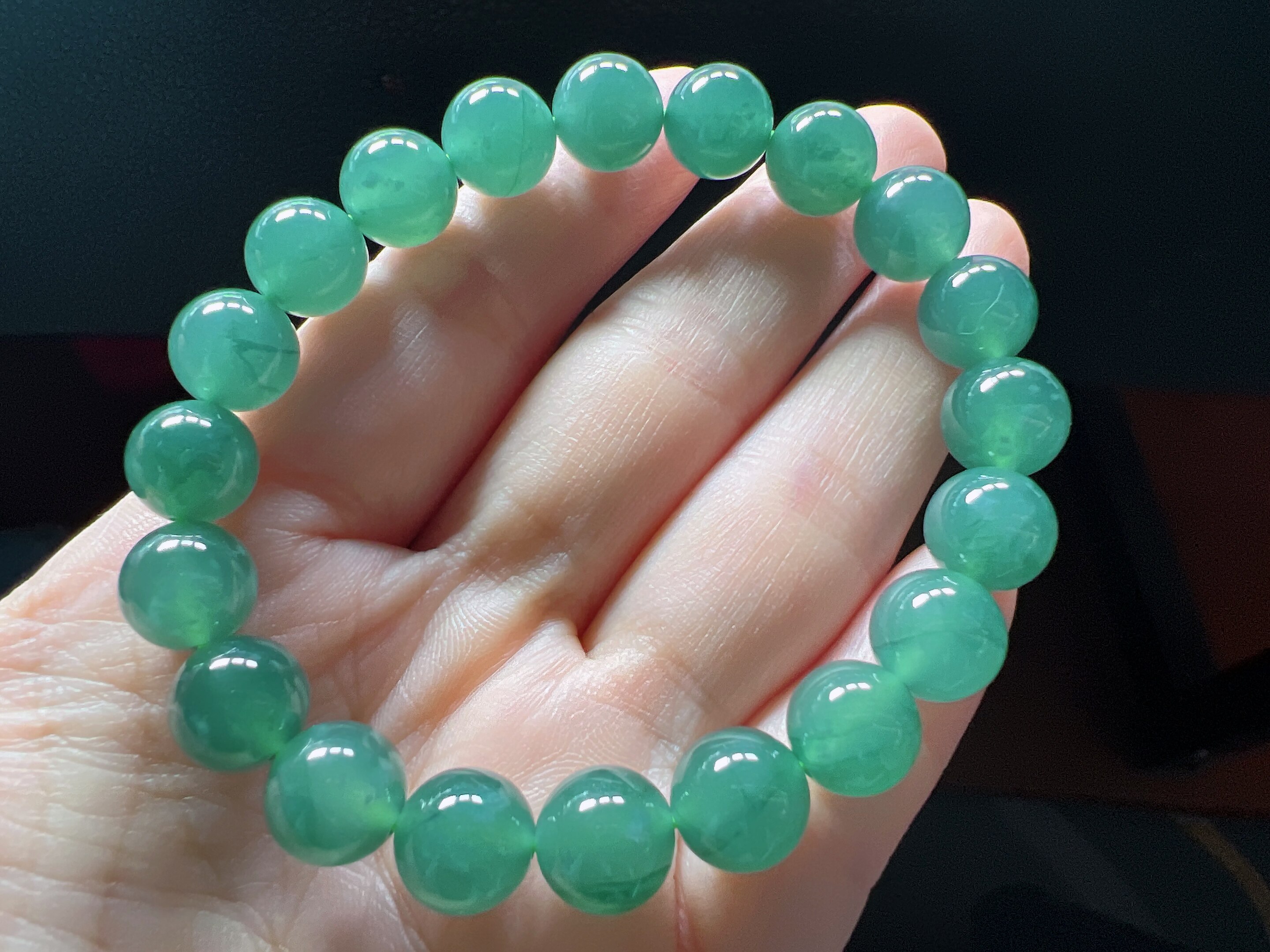 天然翡翠A货冰润满绿圆珠单圈手串，珠卡10，男女士都可以戴。