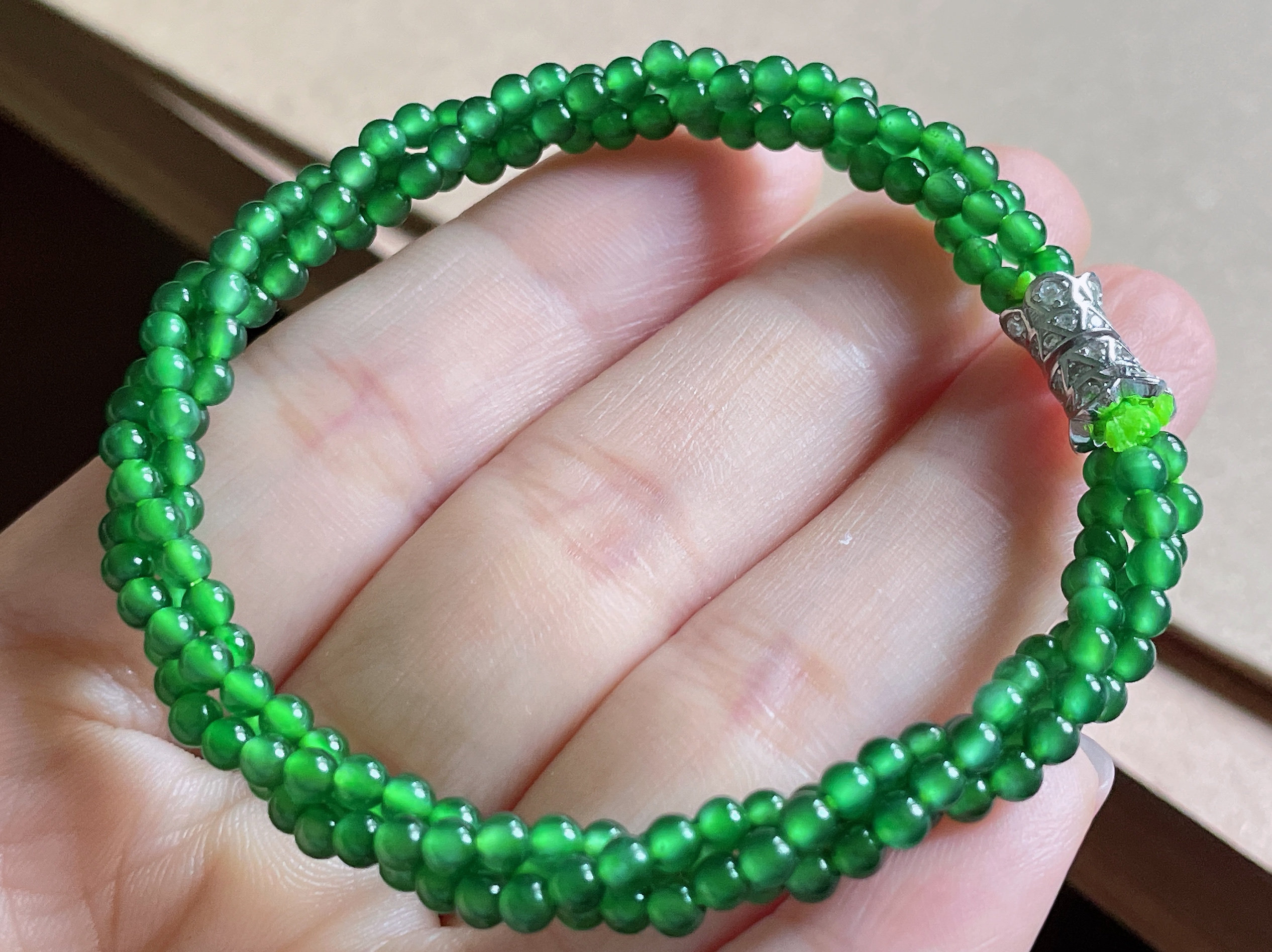 天然翡翠A货冰绿麻花小米珠手链，卡3.0，扣头925银，