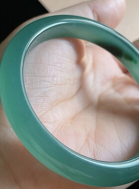 天然翡翠A货冰晴水飘绿手镯55-56圈无纹裂，55.4-9.5-6.7，35.50g