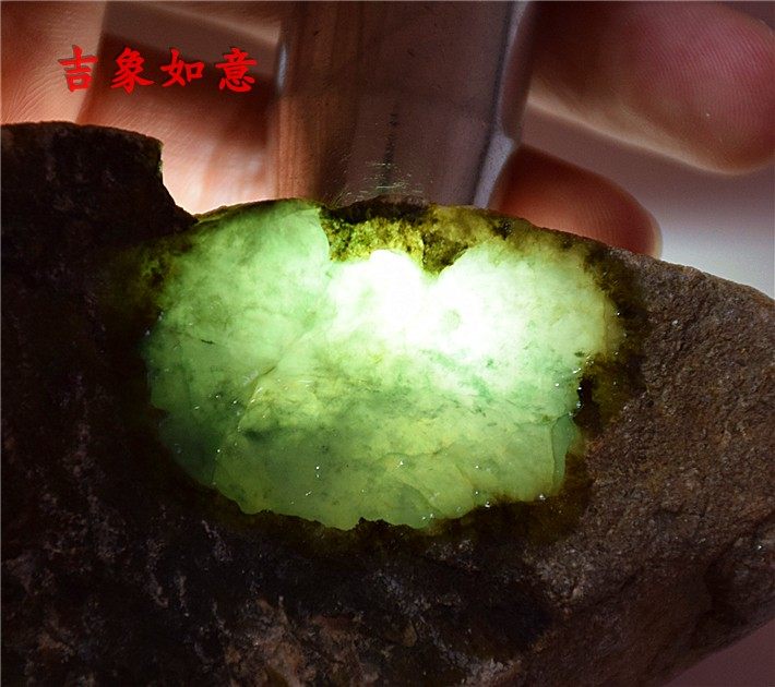 缅甸开窗冰糯种翡翠原石半明料