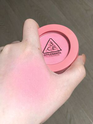 这块是草莓转世 真的嫩过韩国女高生 3ce单色腮红delectable超嗲