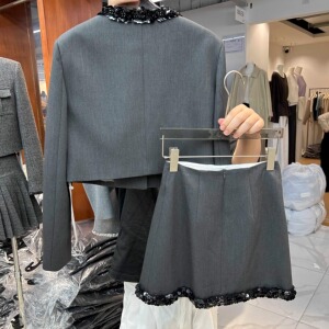 秋小个子西装套装裙女新款高级感重工钉珠小香风外套A字裙两件套