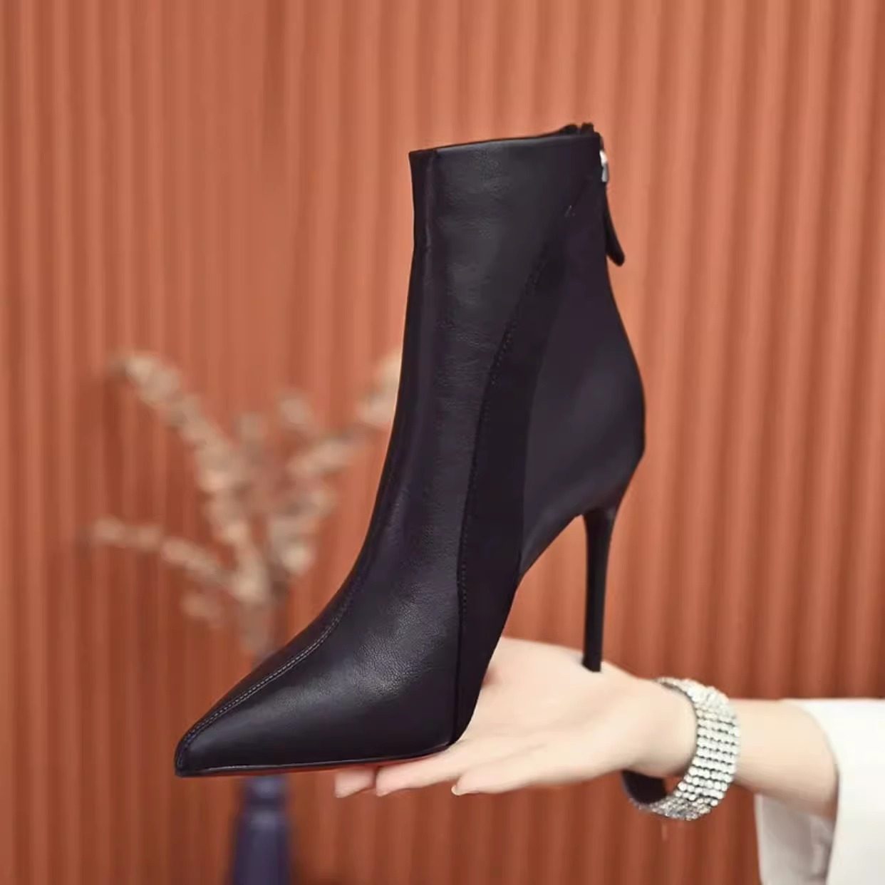 欧美性感高跟短靴时装靴女靴2025冬季新款尖头细跟绒面瘦瘦靴拉链,女鞋,时装靴,淘宝优惠券,粉丝福利购,淘宝优惠卷
