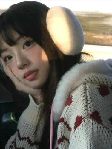 Атмосферный демисезонный свитер, кардиган, трикотажная рубашка с капюшоном с молнией, утепленная куртка