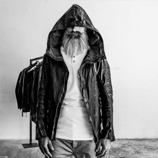 皮匠門之刀馬人 人潮人海中又看到你 一样美丽一样放荡不羁923809