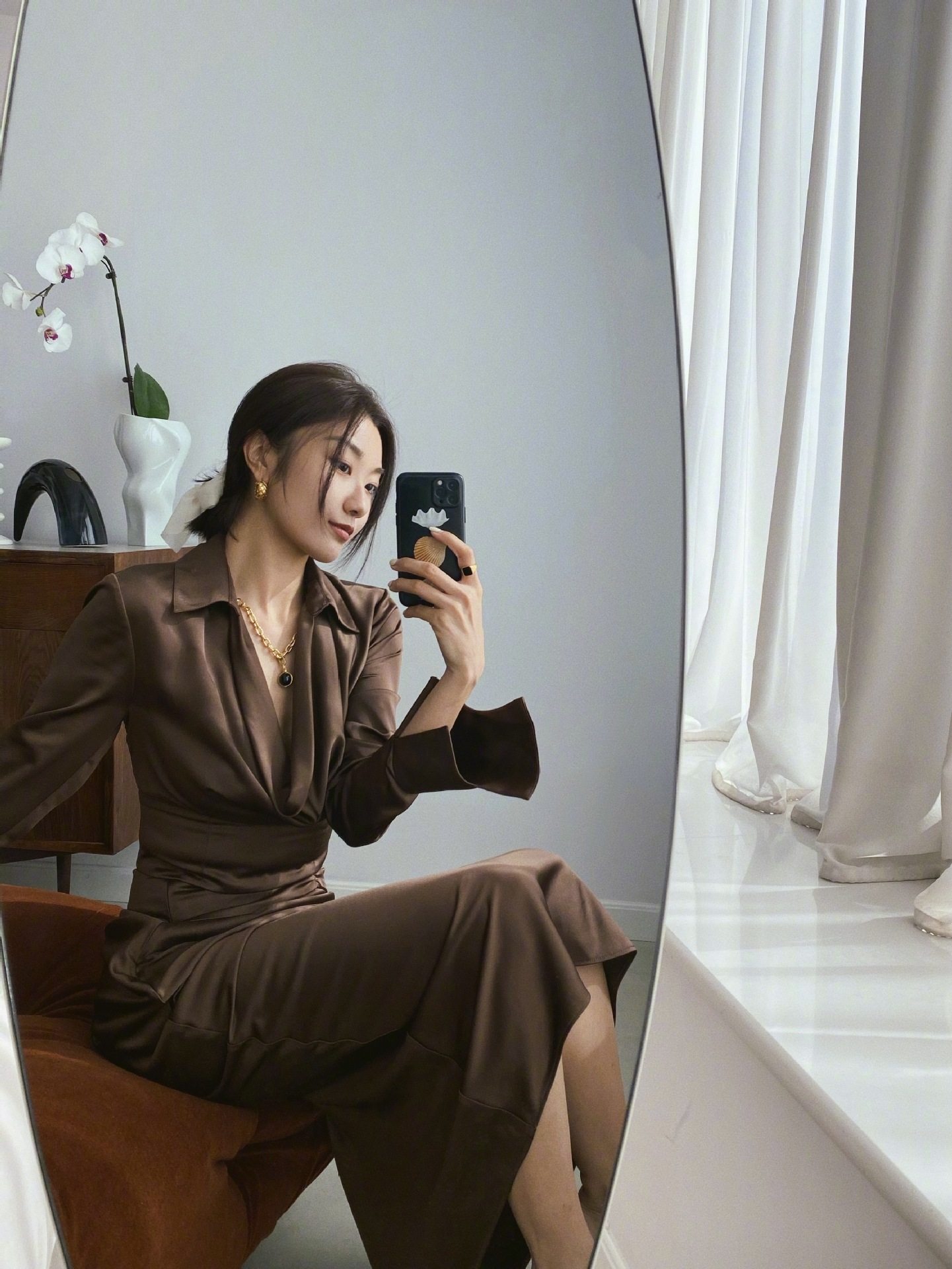 棕色仿绸缎荡领半身裙savi同款