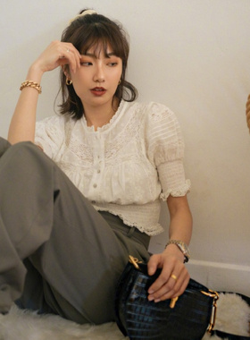 【补货】savi同款savislook 复古白色泡泡袖短款露脐收腰蕾丝上衣