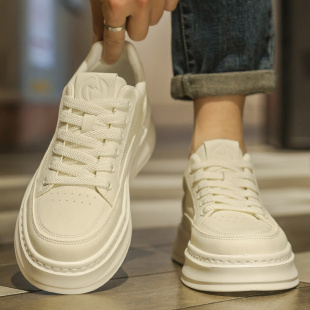 鞋子男鞋2026新款春季休闲板鞋男高级感轻便软底厚底巨好看小白鞋